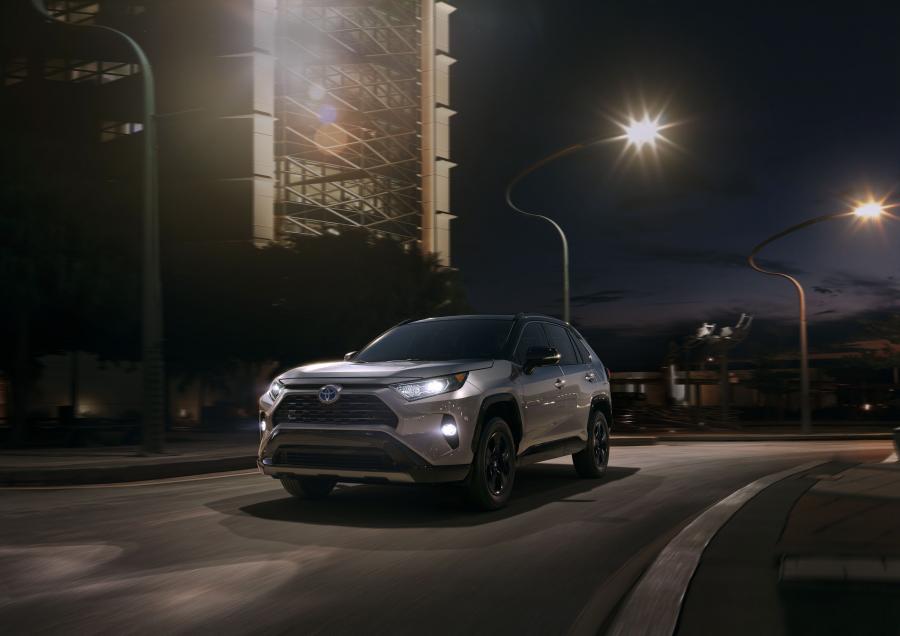  Toyota RAV4 XSE Hybrid 2018 года  (NA) (фото 5 из 71)
